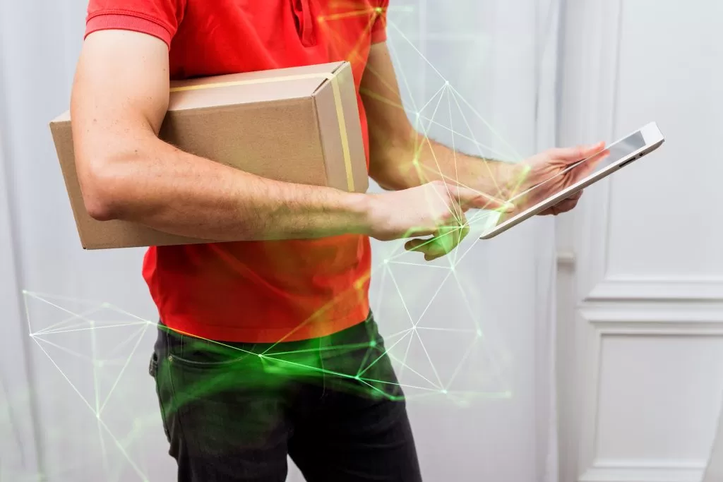 crop-courier-with-parcel-tablet-proof-of-delivery-green-plexus